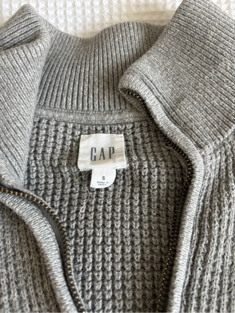 GAP Men's Light Gray Ribbed Quarter-Zip Sweater